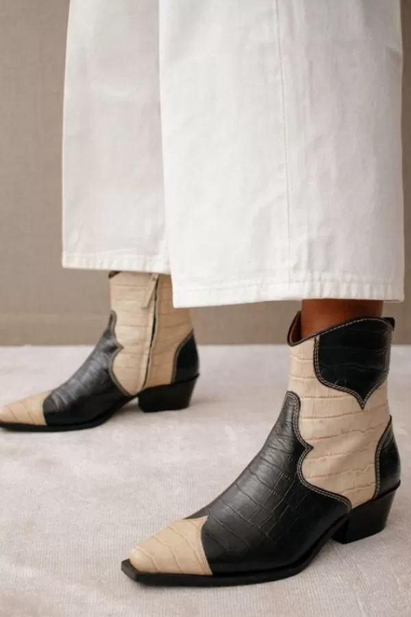 Alohas Buffalo Leather Ankle Boots | Black And White Store