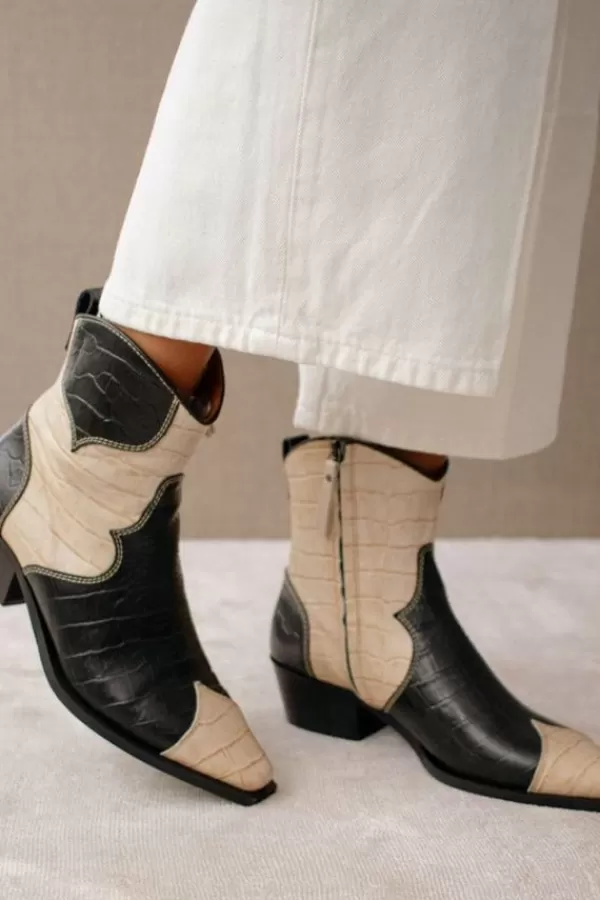 Alohas Buffalo Leather Ankle Boots | Black And White Store